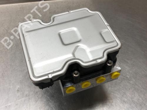 Used ABS pump TOYOTA YARIS (_P21_, _PA1_, _PH1_) 1.5 Hybrid (MXPH11) (92 hp) 12103913