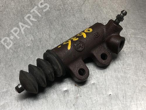 Used Clutch slave cylinder TOYOTA AVENSIS Estate (_T25_) 2.0 D-4D (ADT250_, ADT250R) (126 hp) 13183685