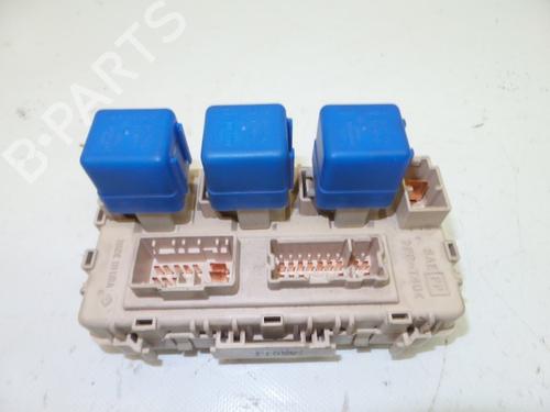 Used Fuse box NISSAN X-TRAIL I (T30) 2.2 dCi (136 hp) 10823441