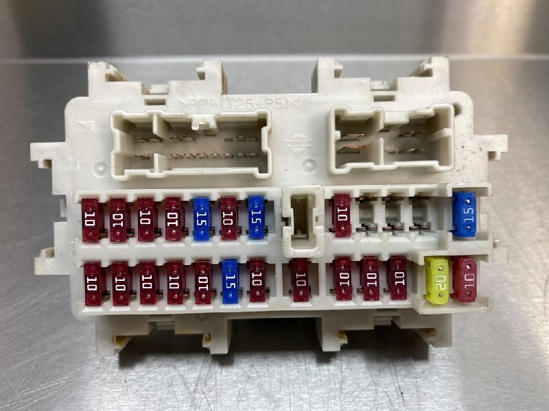 Fuse box NISSAN NP300 NAVARA (D40) 2.5 dCi 4WD 10846883 BParts