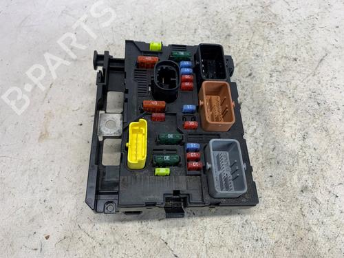 Used Fuse box Fuse box 37724775 37724775