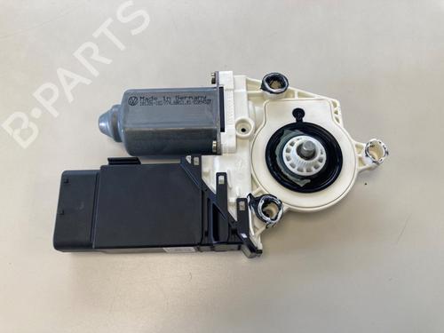 Used Electronic module VW BORA I (1J2) 1.6 16V (105 hp) 19673594