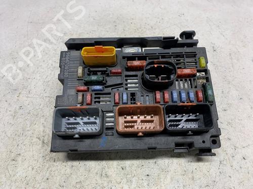 Used Fuse box Fuse box 39414359 39414359