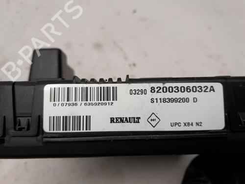 Fuse box RENAULT SCÉNIC II (JM0/1_) 2.0 (JM05, JM0U, JM1N, JM1U, JM2V) | BP32035782E1