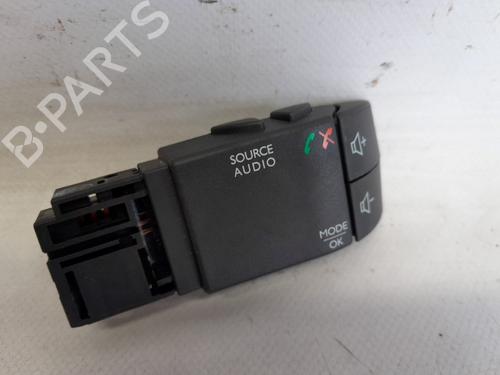 Commandes au volant Commandes au volant RENAULT CLIO IV (BH_) 0.9 TCe 90 (BHNF, BHMA, BHMH, BHJK, BHJR) (90 hp) 36139713 36139713