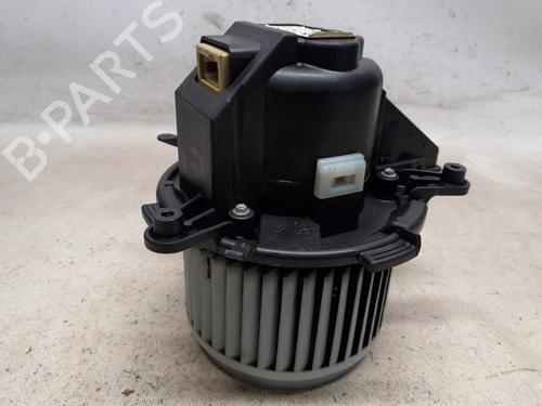 Used Heater blower motor PEUGEOT 3008 II SUV (MC_, MR_, MJ_, M4_) 1.2 THP/ PureTech 130 (MRHNSM, MRHNSU, MRHNSJ, MRHNYW,... (131 hp) 31028518