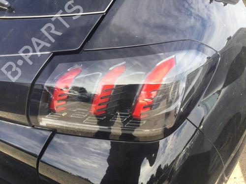 Højre baglygte PEUGEOT 208 II (UB_, UP_, UW_, UJ_) 1.2 PureTech 100 (101 hp) 29980845
