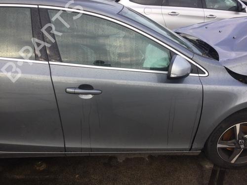 Used Right front door VOLVO V40 Hatchback (525) D2 (120 hp) 30399100