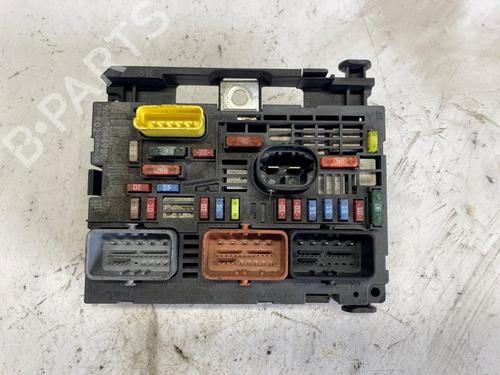 Used Fuse box Fuse box 18900440 18900440