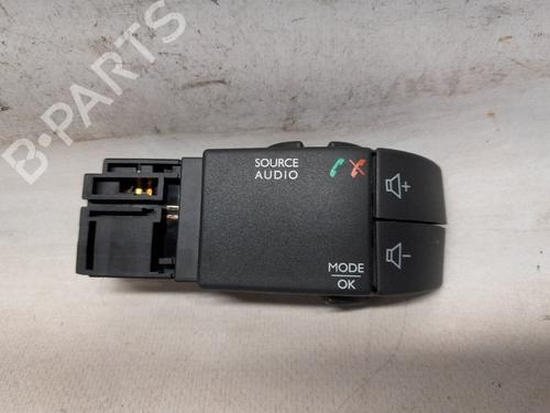 Used Steering wheel controls RENAULT CAPTUR I (J5_, H5_) 0.9 TCe 90 (90 hp) 30554138