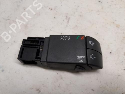 Used Steering wheel controls Steering wheel controls 18848547 18848547