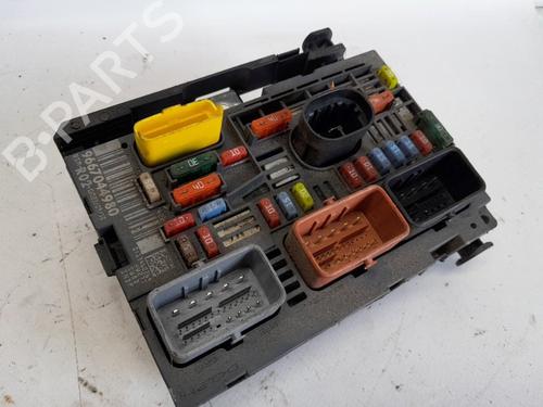 Used Fuse box Fuse box 19576965 19576965
