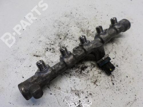 Used Common rail Common rail RENAULT TRAFIC II Van (FL) 2.0 dCi 90 (FL0H) (90 hp) 11066353 11066353