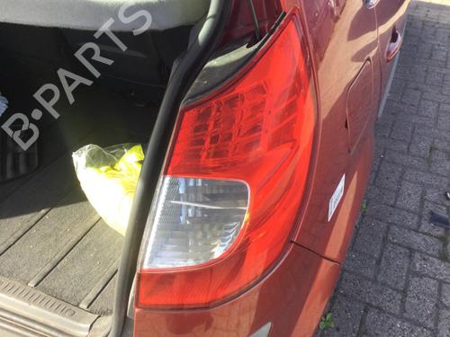 Rückleuchte Rechts für RENAULT SCÉNIC II (JM0/1_) 2.0 (JM05, JM0U, JM1N, JM1U, JM2V) (135 hp) 29817500