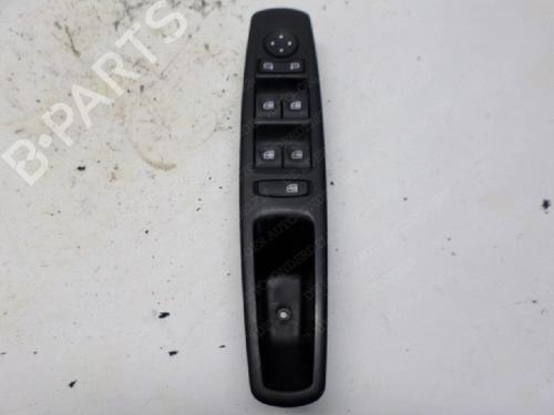 Used Switch RENAULT MEGANE III Hatchback (BZ0/1_, B3_) 1.6 16V (BZ1B, BZ1H) (110 hp) 11064208