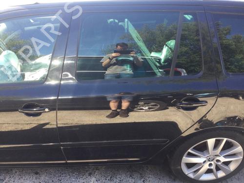 Dør venstre bagtil Dør venstre bagtil SKODA OCTAVIA II Combi (1Z5) 1.2 TSI (105 hp) 37091175 37091175