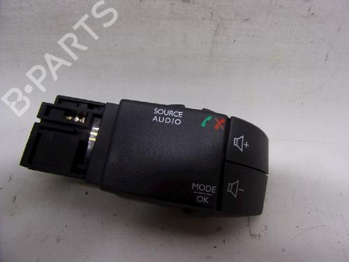 Used Steering wheel controls Steering wheel controls 13151844 13151844
