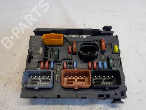 Used Fuse box Fuse box CITROËN C3 I (FC_, FN_) 1.4 i (73 hp) 35988257 35988257