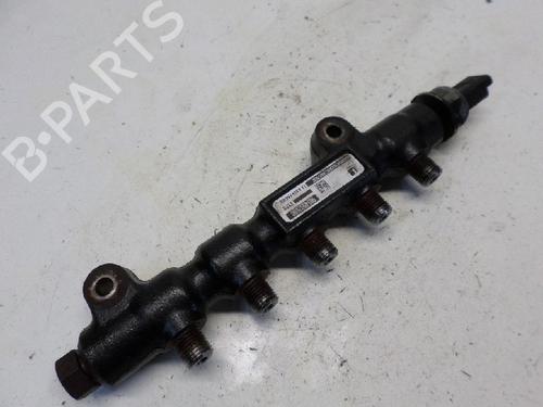 Used Injection rail Injection rail 11066121 11066121