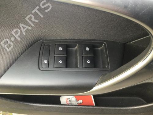 Used Switch OPEL INSIGNIA A Sports Tourer (G09) 1.4 (35) (140 hp) 31601094