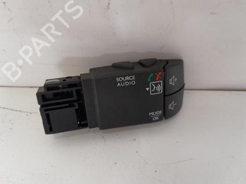 Used Steering wheel controls DACIA DOKKER Box Body/MPV 1.5 dCi (FEAJ) (90 hp) 29738957