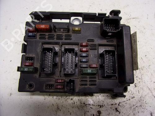 Used Fuse box Fuse box 11067307 11067307