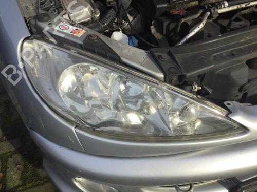 Højre forlygte PEUGEOT 206 CC (2D) 1.6 16V (2DNFUF, 2DNFUR) (109 hp) 30977495