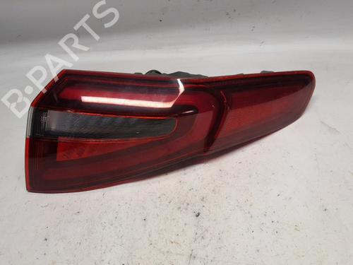 right-taillight-alfa-romeo-stelvio-949_-2016-33448674 main image