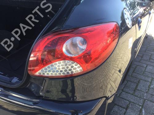 Feu arrière droit PEUGEOT 206 Hatchback (2A/C) 1.4 i (75 hp) 29980584