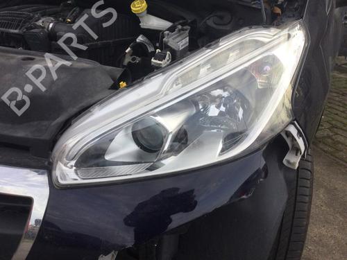 Scheinwerfer links für PEUGEOT 208 I (CA_, CC_) 1.2 VTI 82 (82 hp) 30977599