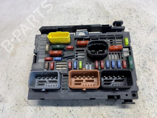 Used Fuse box Fuse box 39414263 39414263