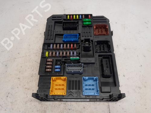Used Fuse box Fuse box PEUGEOT 5008 II (MC_, MJ_, MR_, M4_) 1.6 BlueHDi 120 (MCBHZH, MCBHZW) (120 hp) 35988345 35988345