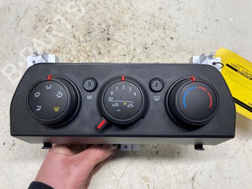 Used Climate control Climate control 18847029 18847029