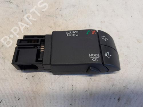 Used Steering wheel controls Steering wheel controls RENAULT CLIO IV (BH_) 0.9 TCe 90 (BHNF, BHMA, BHMH, BHJK, BHJR) (90 hp) 27727377 27727377
