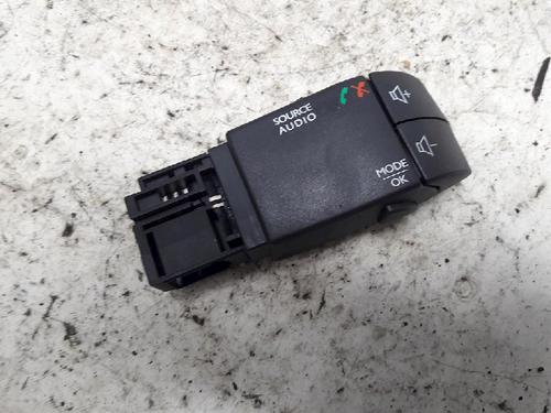 Used Steering wheel controls Steering wheel controls RENAULT CLIO IV (BH_) 1.5 dCi 90 (90 hp) 13152335 13152335