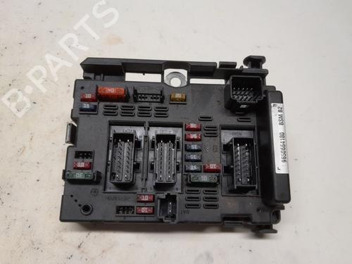 Used Fuse box Fuse box 11854316 11854316