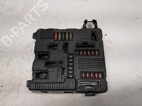 Used Fuse box RENAULT SCÉNIC II (JM0/1_) 2.0 (JM05, JM0U, JM1N, JM1U, JM2V) (135 hp) 32035782