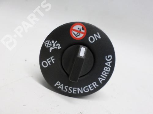 Used Switch Switch RENAULT CLIO IV (BH_) 0.9 TCe 90 (BHNF, BHMA, BHMH, BHJK, BHJR) (90 hp) 11064748 11064748