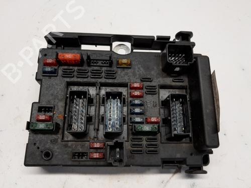 Used Fuse box Fuse box 18851144 18851144