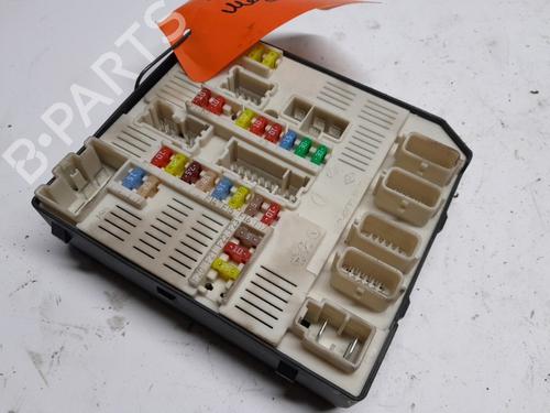 Used Fuse box RENAULT MEGANE III Hatchback (BZ0/1_, B3_) 1.6 16V (BZ1B, BZ1H) (110 hp) 23235383