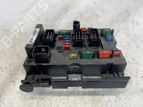 Used Fuse box Fuse box 37431335 37431335