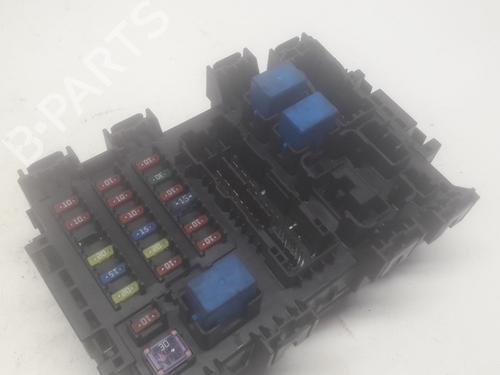 Used Fuse box Fuse box 11135693 11135693