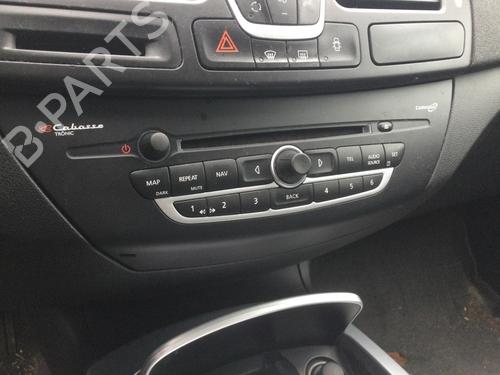 Used Radio RENAULT LAGUNA III Grandtour (KT0/1) 2.0 16V (KT0F, KT0W) (140 hp) 32174438