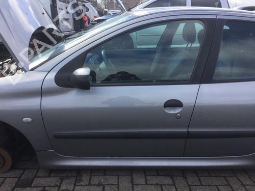Used Left front door PEUGEOT 206 Hatchback (2A/C) 1.4 i (75 hp) 24704898