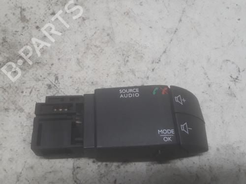 Used Steering wheel controls RENAULT CLIO IV (BH_) 1.2 16V (73 hp) 13155174