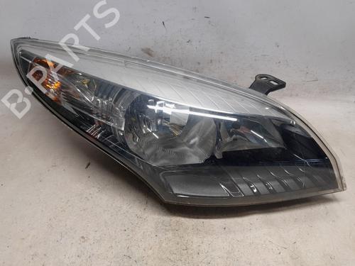 Używane Lampa przednia prawa RENAULT MEGANE III Grandtour (KZ0/1) 1.5 dCi (KZ09, KZ0D, KZ1G, KZ29, KZ14, KZ1W, KZ10, KZ1F,... (110 hp) 30160007