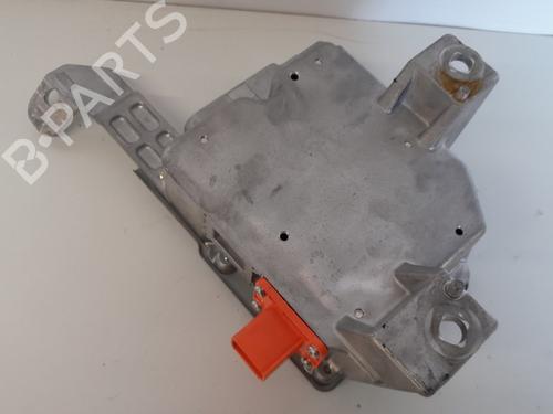 Used Fuse box Fuse box 13651528 13651528