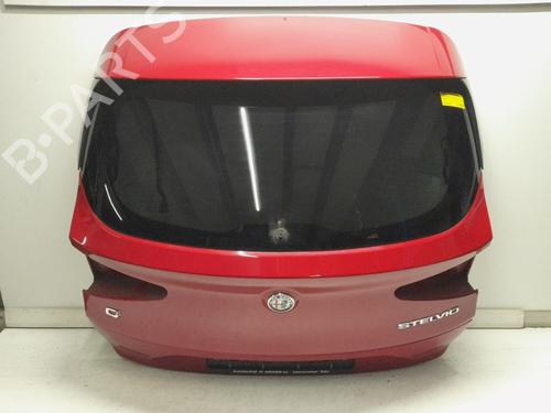 tailgate-alfa-romeo-stelvio-949_-2016-33891591 main image