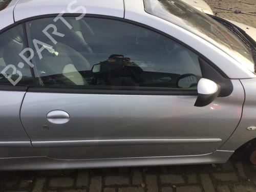 Used Right front door PEUGEOT 206 CC (2D) 1.6 16V (2DNFUF, 2DNFUR) (109 hp) 31601041