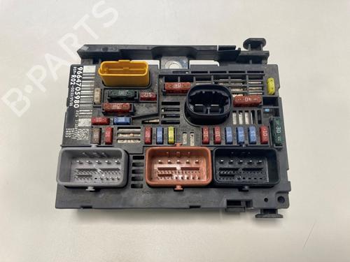 Used Fuse box Fuse box 20228399 20228399